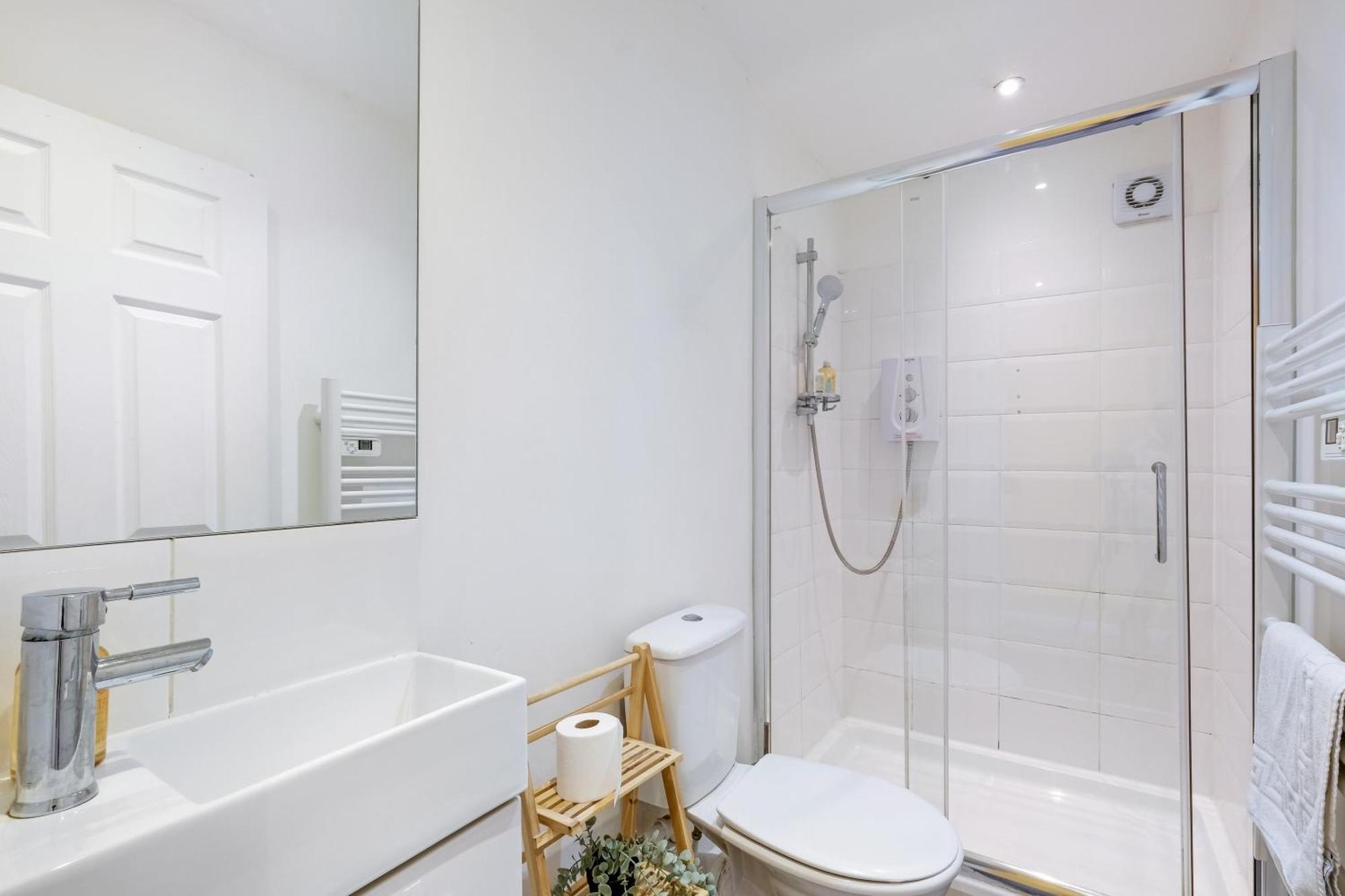 Kings House Apartment Hayes, West London Apt A Northolt  Exterior foto